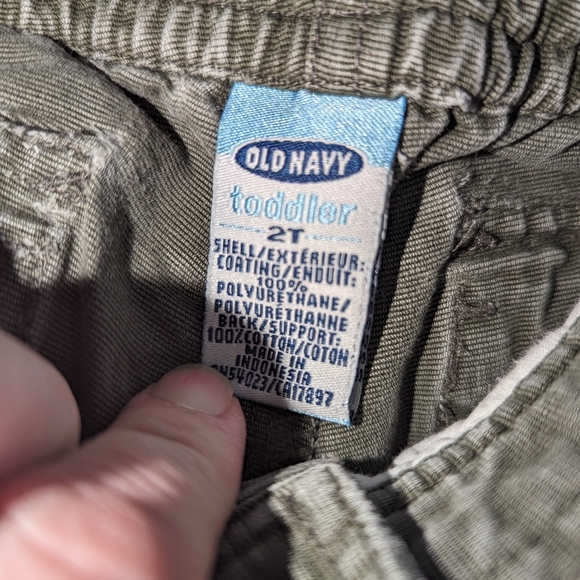 Green khaki shorts. Old Navy, 2T. - Picture 2 of 3